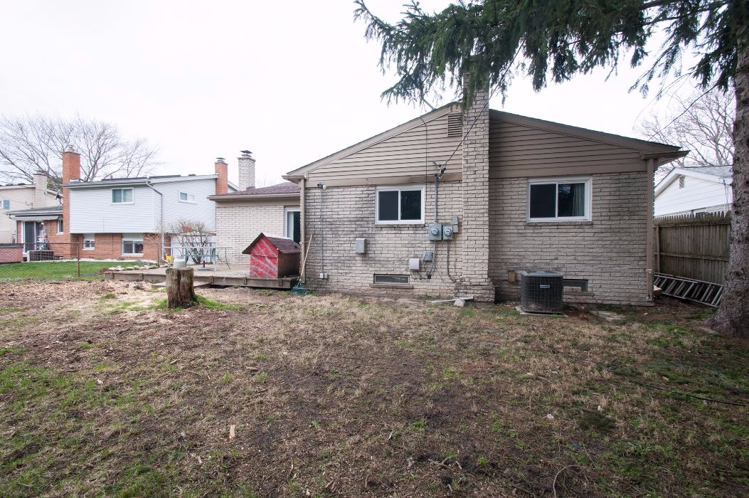 39647 John Dr, Canton Twp, MI 48187